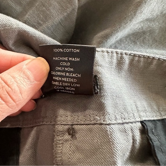 Ann Taylor women's 100% cotton grey shorts size 12 - Picture 4 of 4